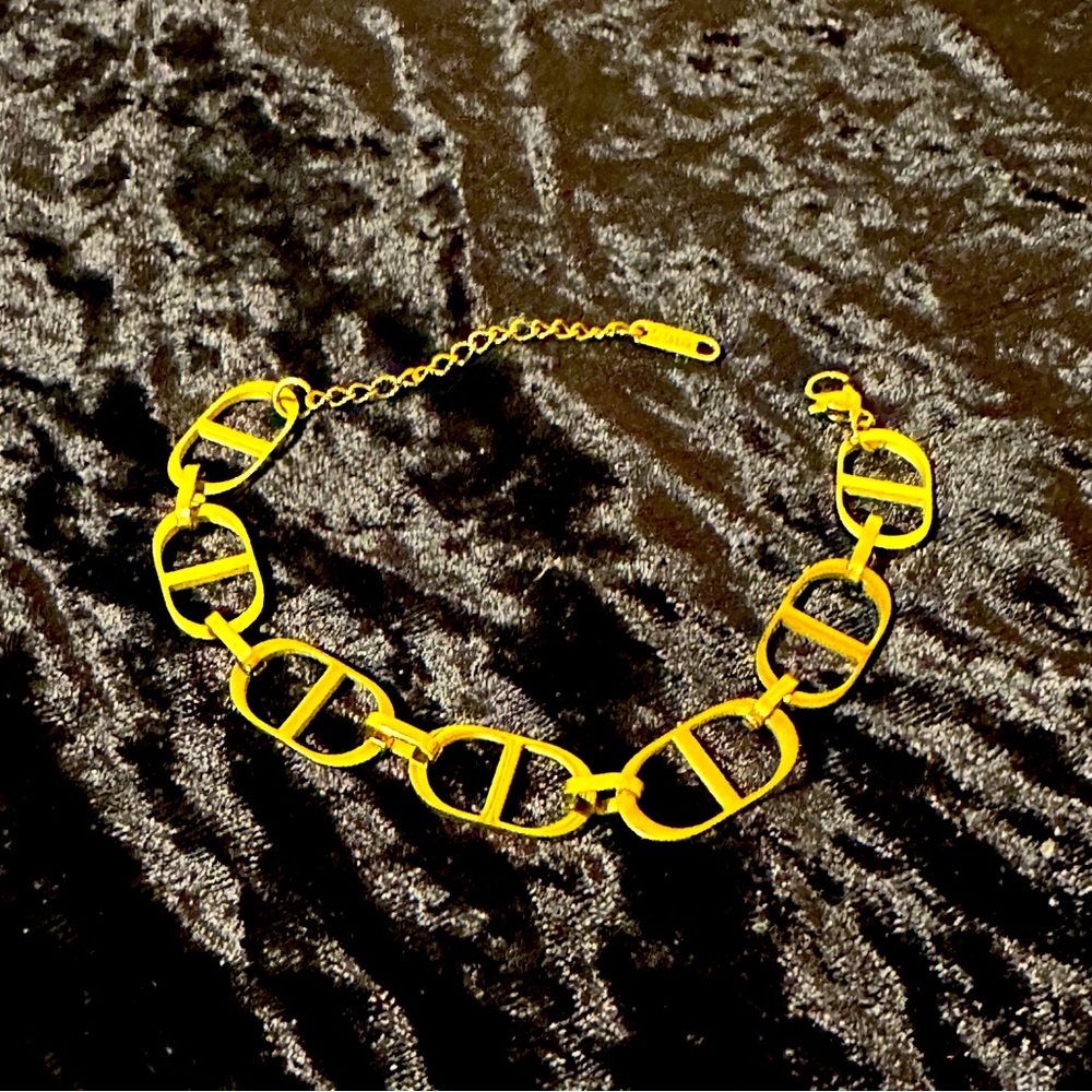 Gold Bracelet for women’s